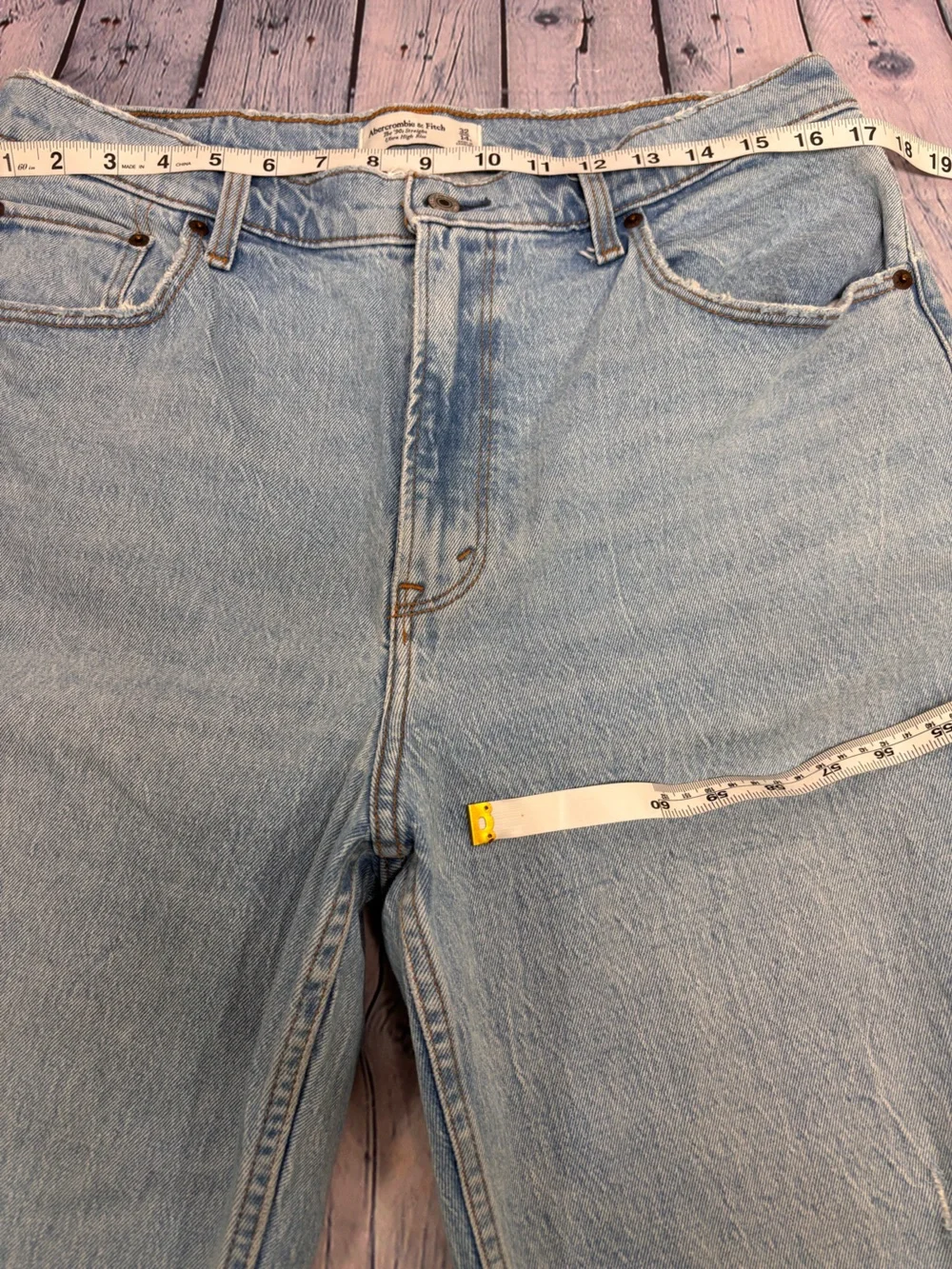 Abercrombie Curve Love Classic Boho High Rise 90s Relaxed Light Wash Jeans 32/14